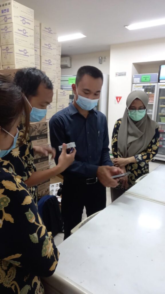 Demo produk hobo data logger suhu freezer logistik