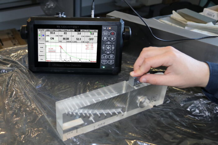 Alat Uji Ketebalan Material Ultrasonic Flaw Detector NOVOTEST UD3701 - Image 3